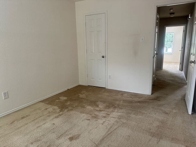 Building Photo - Cute single family home in Lake Point Community
