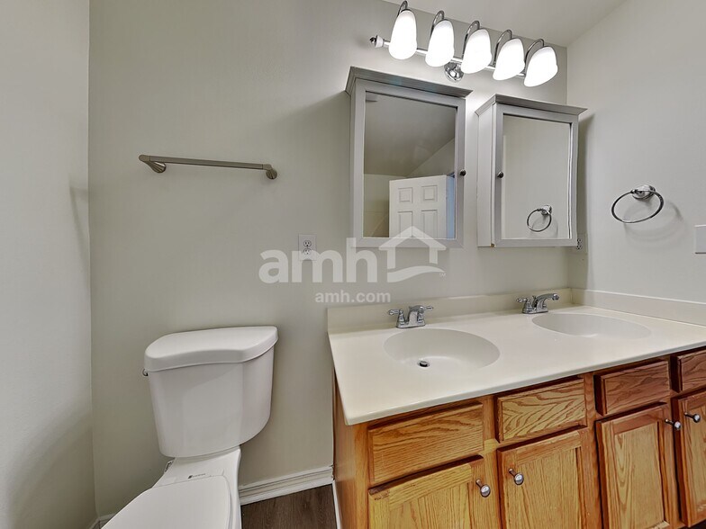 Building Photo - 8312 Ainsworth St