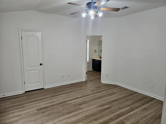 Building Photo - 2002 Caspian Cove