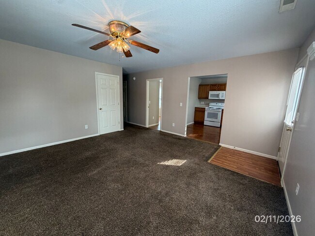 Building Photo - 427 E Masterson Ave