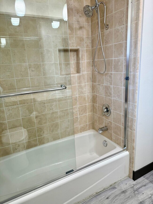 Building Photo - Beautiful remodeled home