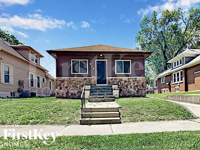 Primary Photo - 615 Clement St