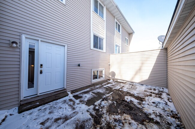 Building Photo - 7677 Whitney Dr