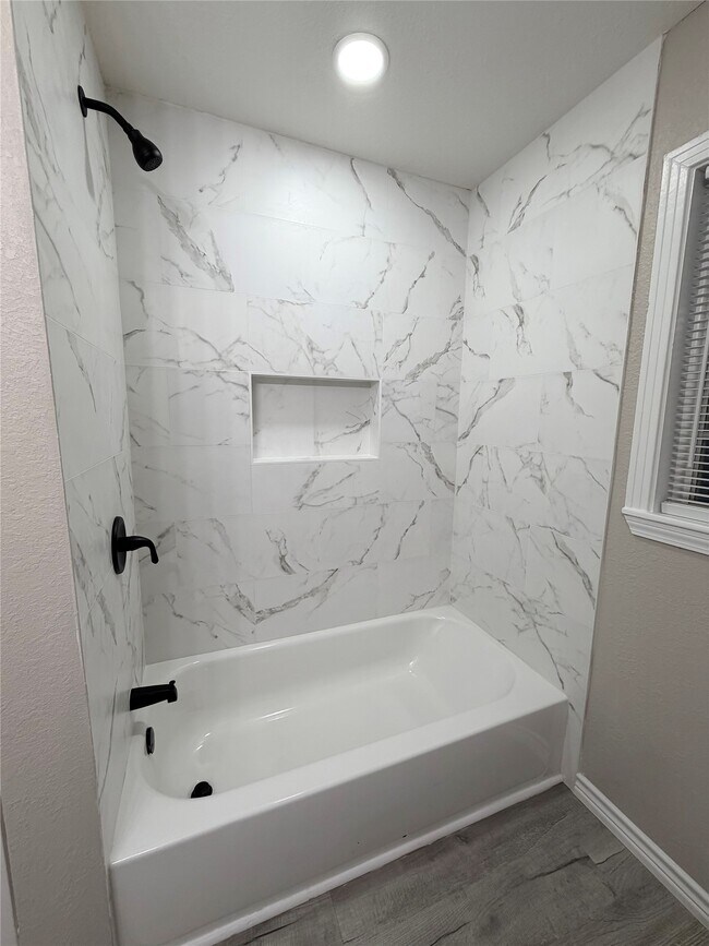 Building Photo - 1505 15th Ave N