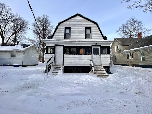 Building Photo - 514 E Center St