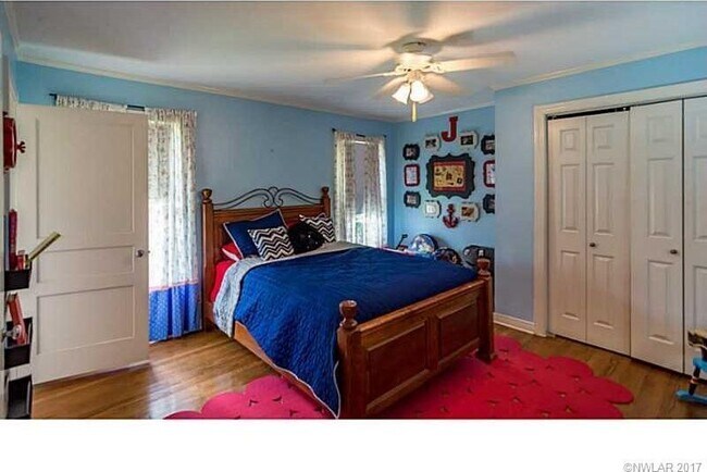 Building Photo - 3624 Gilbert Dr