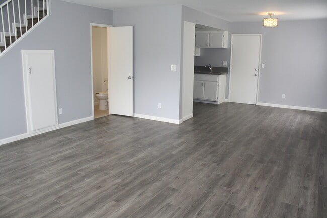 Building Photo - 20703 Roseton Ave