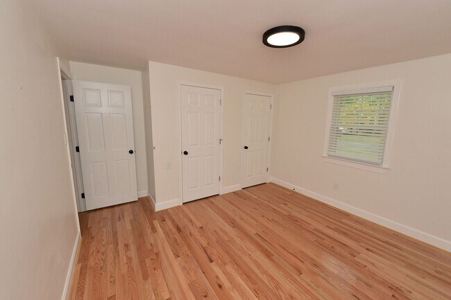 Building Photo - 817 Englewood Dr