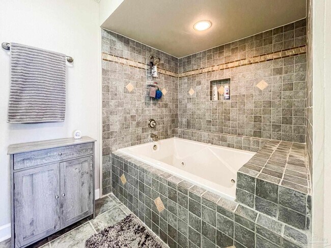 Building Photo - 106 Port Royal Way