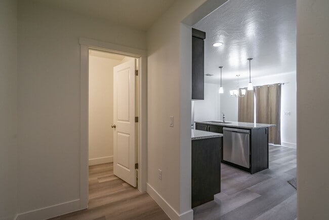 Building Photo - Desert Canyons End Unit – 4-Bedroom, 2.5-B...