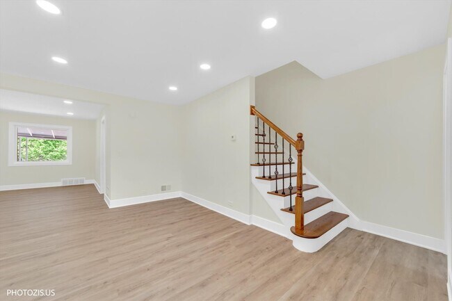 Building Photo - 803 Brummel St
