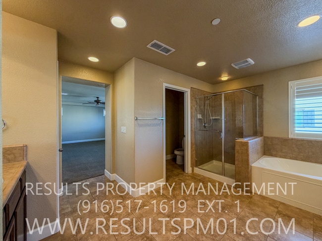 Building Photo - Elegance and spacious Mini Mansion