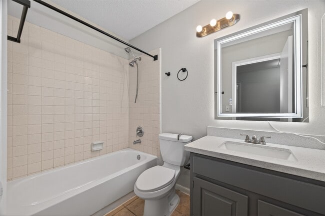 Building Photo - 5211 Devon Green Dr