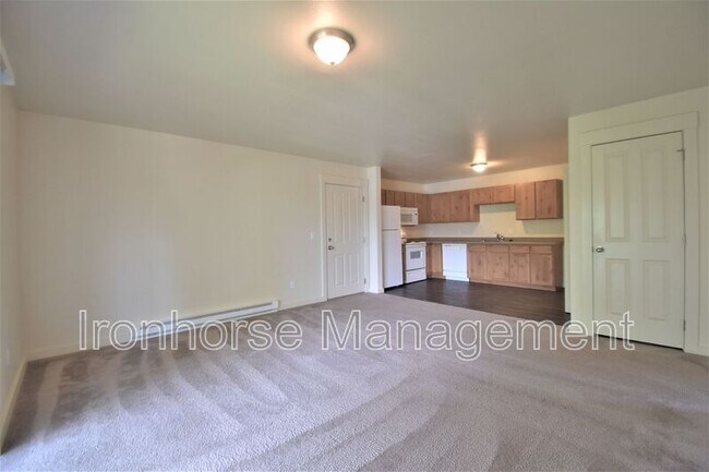 Building Photo - 807 W Villard St
