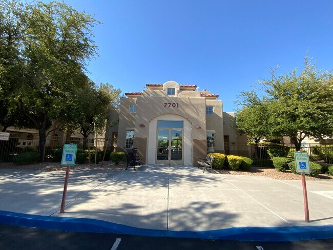 Building Photo - 2 Bed, 2 Bath, Condo with Pools, Fitness Center & Balcony located in Las Vegas, Nevada.