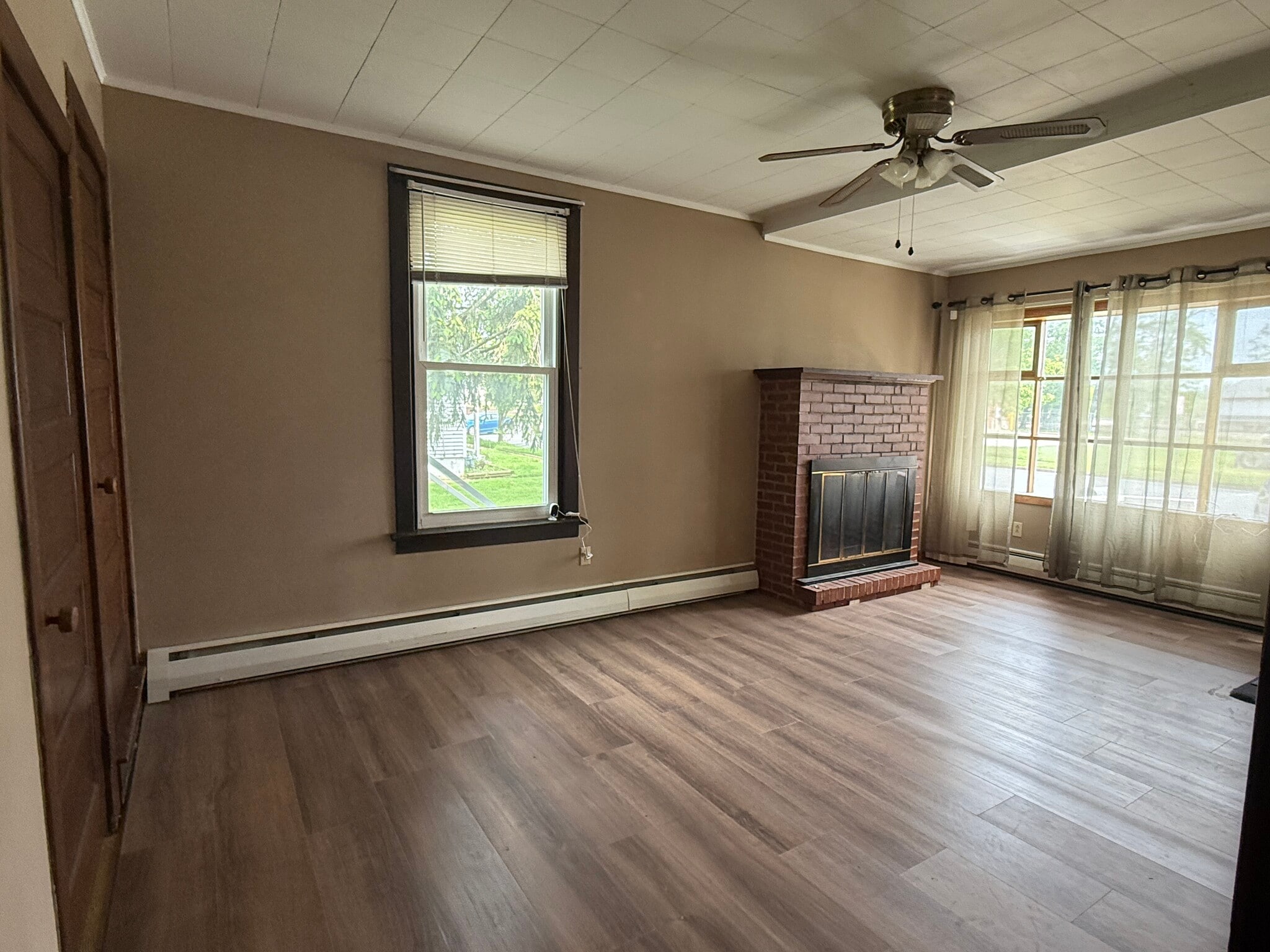 Living Room pic 2 - 629 Herman Ave