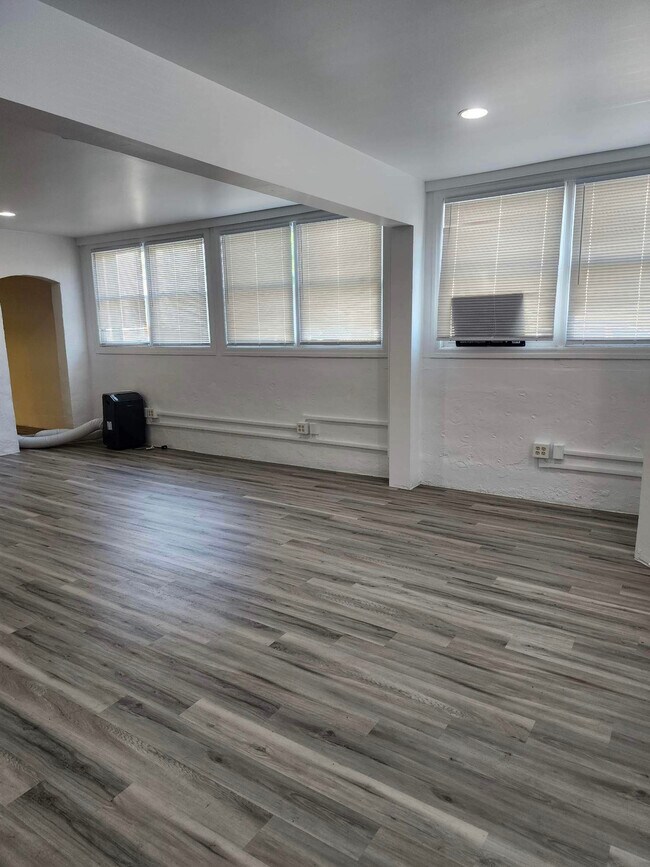 Building Photo - 214 Verbeke St