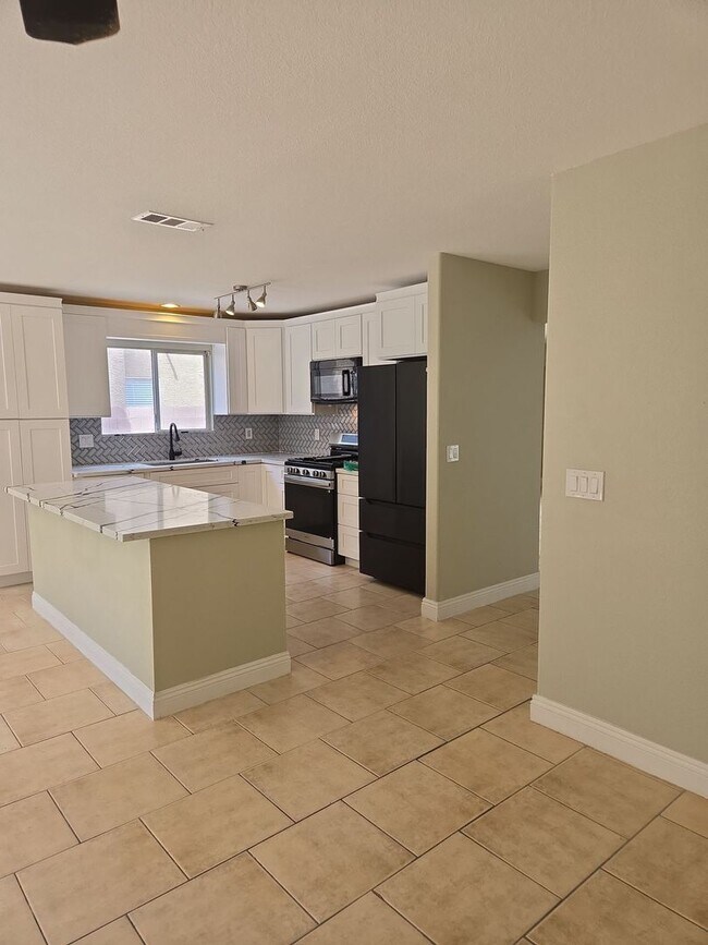 Building Photo - A Fabulous 4 Bedroom Home in Peccole Ranch