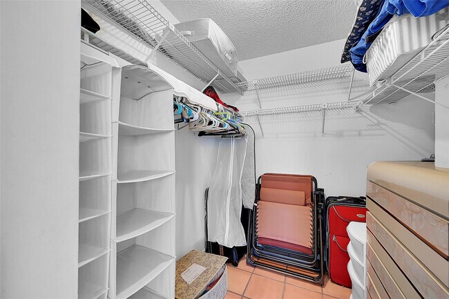 Building Photo - 2841 N Ocean Blvd