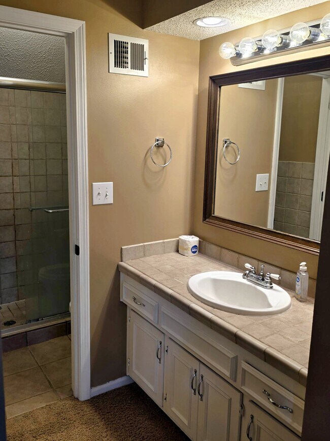 Building Photo - 807 Panther Valley