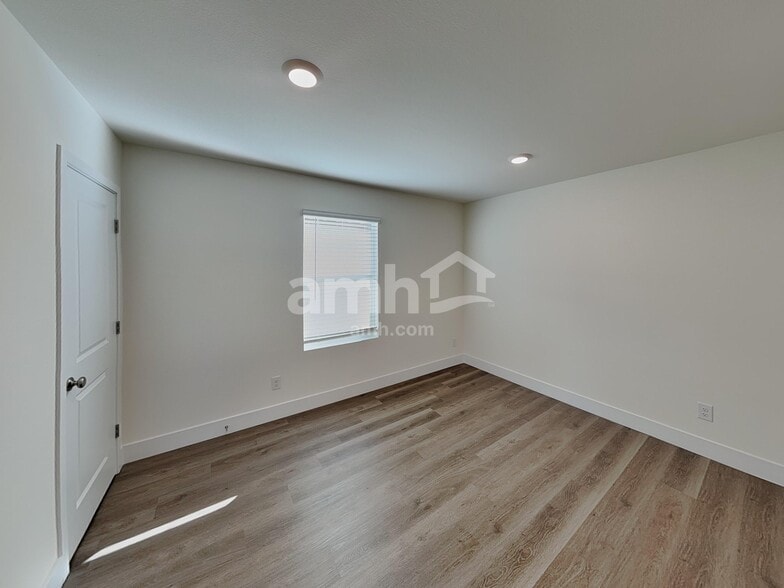 Building Photo - 7794 Hickory King Ave