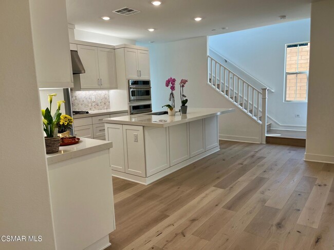 Building Photo - 779 Edward Scholle Dr