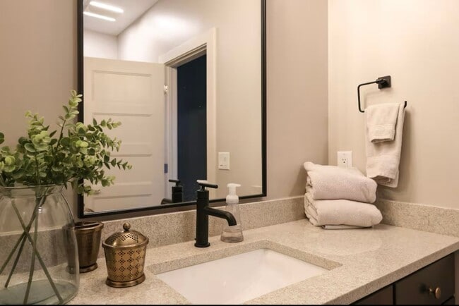 Building Photo - Fully Furnished Modern 3BR Retreat | Penthouse + Skyline Views