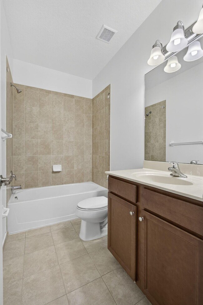 Building Photo - 10348 Wellington Parc Dr