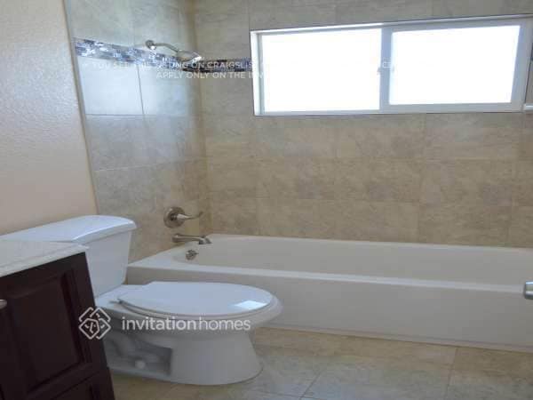 Building Photo - 303 Leonard Ln