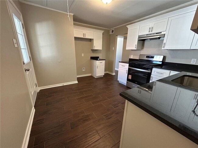 Building Photo - 4010 Sunnyvale Ln S