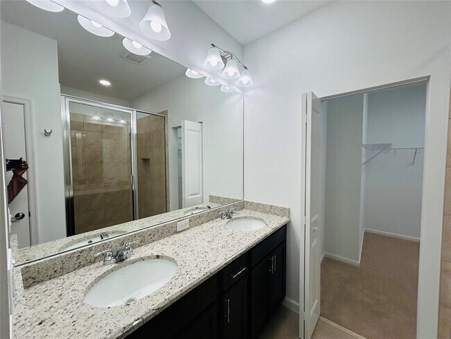 Building Photo - 4292 Longwood Lake Sq