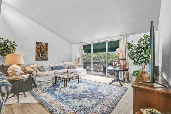 Building Photo - JUST BLOCKS TO THE BEAUTIFUL WIND AND SEA BEACHES!