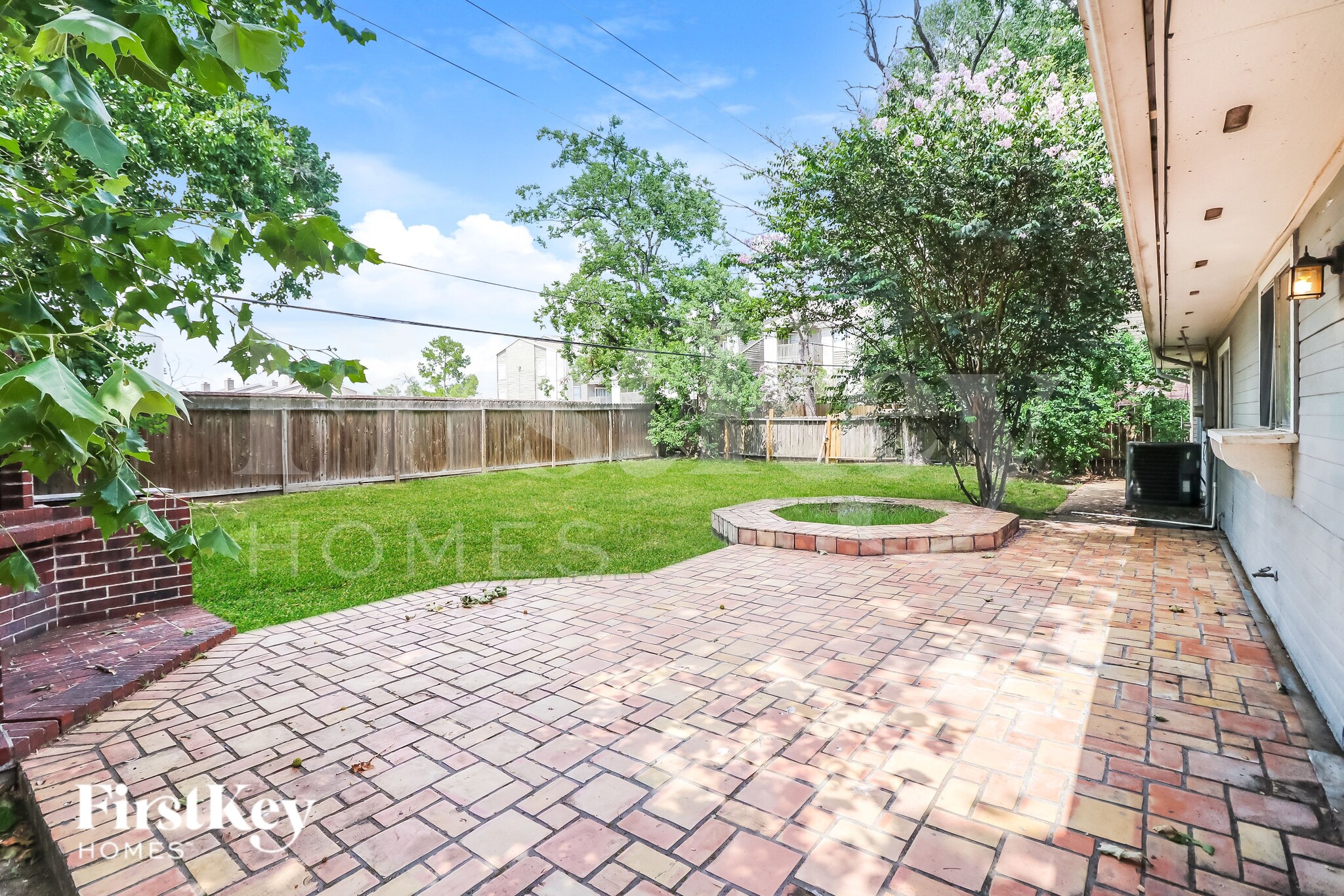 Building Photo - 15422 Pebble Lake Dr