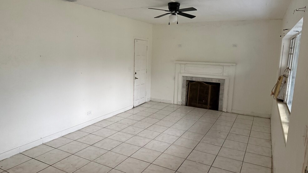 Building Photo - 1124 NW 112th Ter