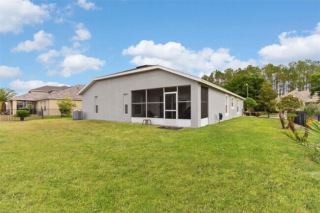 Building Photo - 7619 Crescent Palm Dr