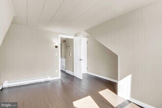 Building Photo - Spacious 3 Bedroom, 1 Bath Home in Harrisburg, Pa!