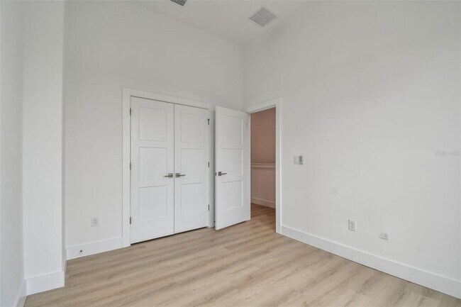Building Photo - 3826 Pompano Dr SE