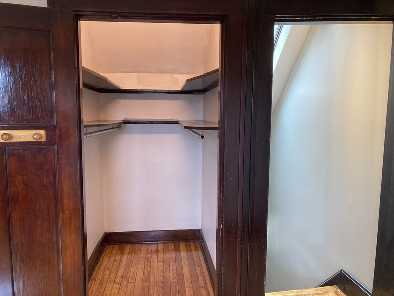 Large closet in bedroom - 1122 Holman Ave