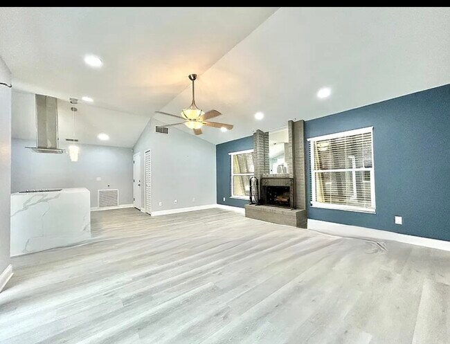 Primary Photo - 5015 Nassau Cir