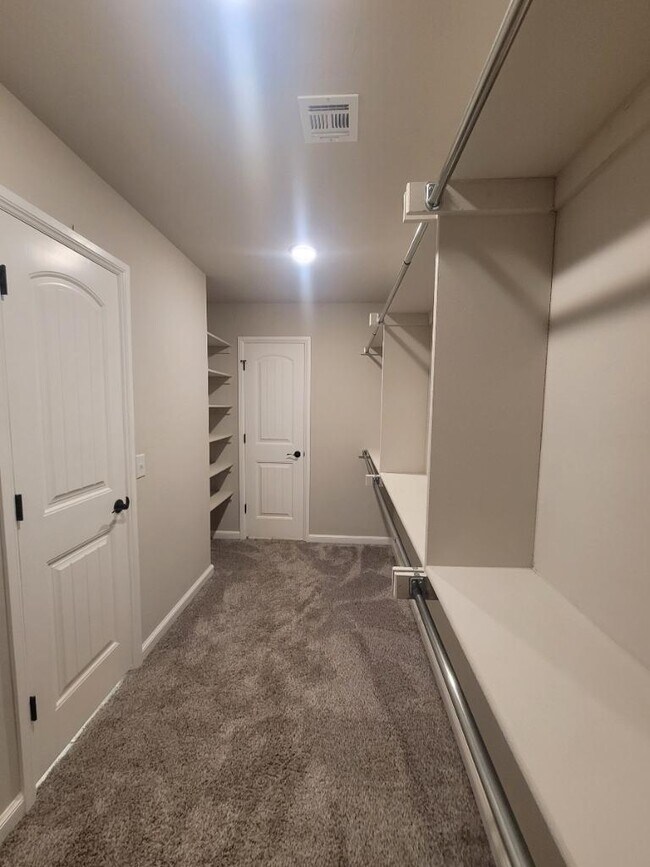 Building Photo - 18208 Autumn Grove Dr