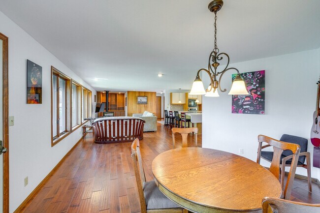 Building Photo - 902 Paiute Pl