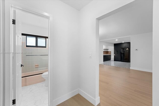 Building Photo - 1240 NE 138th St