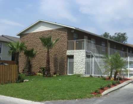 Pebblewood Apartments - The Flats on 52nd