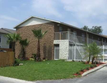 Pebblewood Apartments - The Flats on 52nd