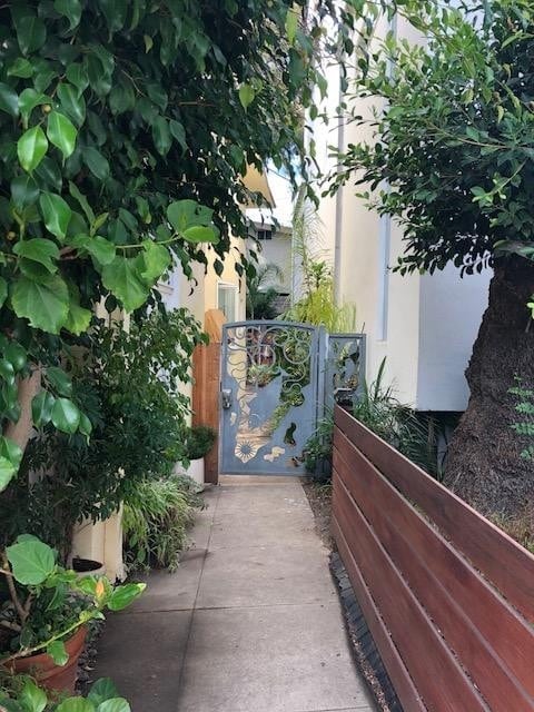 Building Photo - 159 Hollister Ave