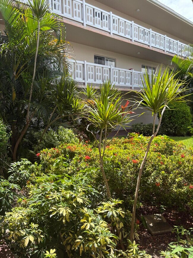 Building Photo - 2770 Garden Dr S