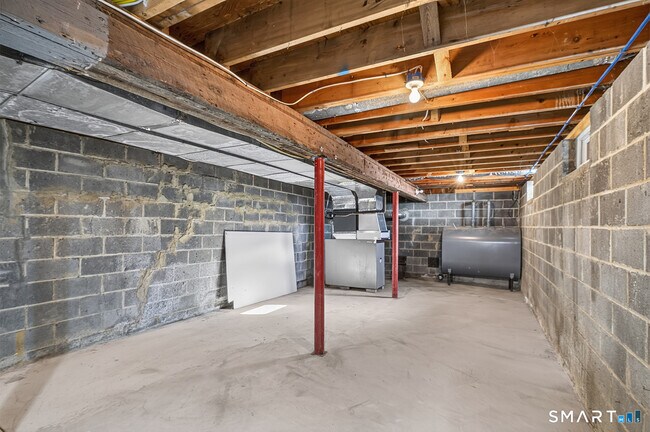 Building Photo - 135 York St
