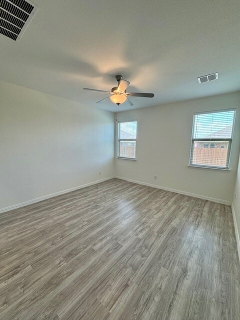 Building Photo - 5036 Waterway Dr