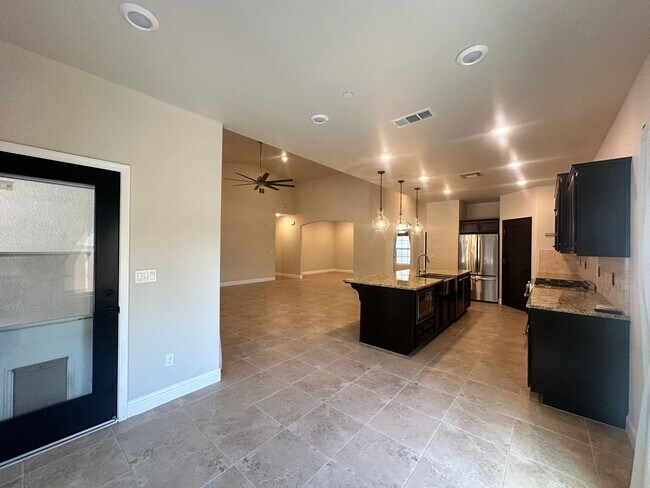 Building Photo - 2548 N Kayenta St