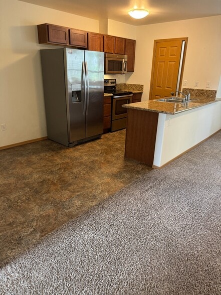 Building Photo - 5645 E Bogard Rd